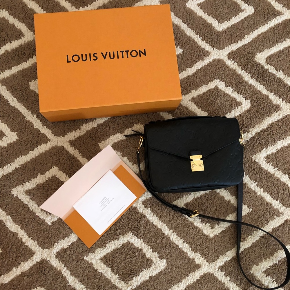 Louis Vuitton pouchette metis
